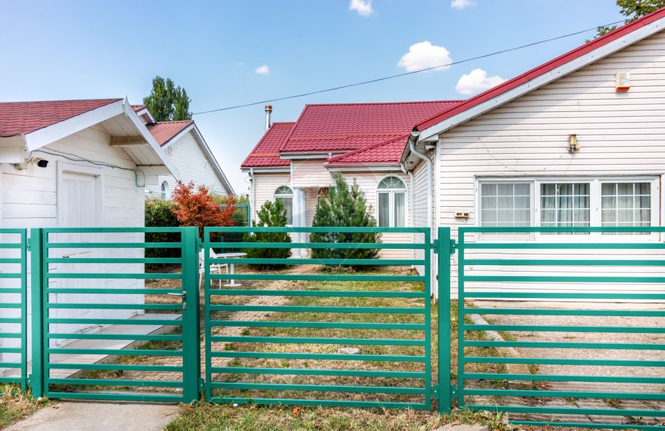 Vanzare Vila 5 camere cu semineu, piscina si priveliste lac piscicol