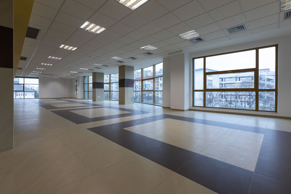 Prime Central Building in Bacău – Perfect for Corporate Offices
