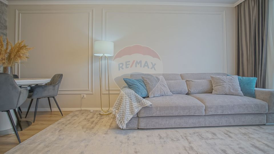 Apartament cu 3 camere de vânzare în zona Tractorul