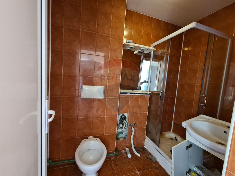 Apartament cu 3 camere de vânzare în zona Chibrit