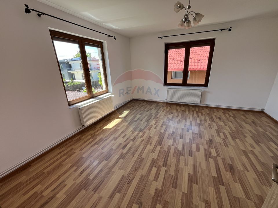 Casă cu 6 camere de vânzare în Pitești