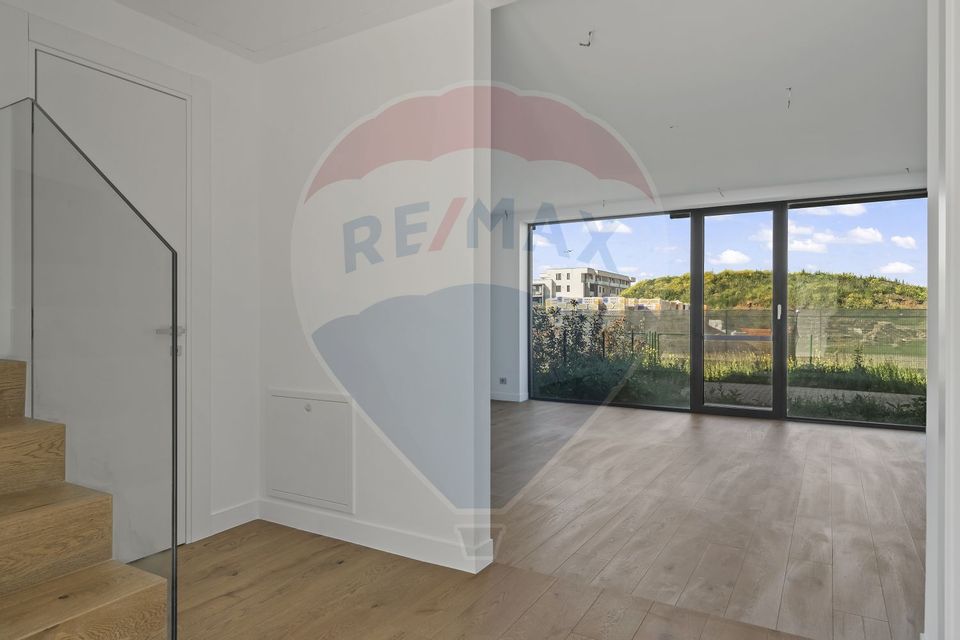 Modern villa with premium finishes, 5 rooms in Tunari - Amber Forest