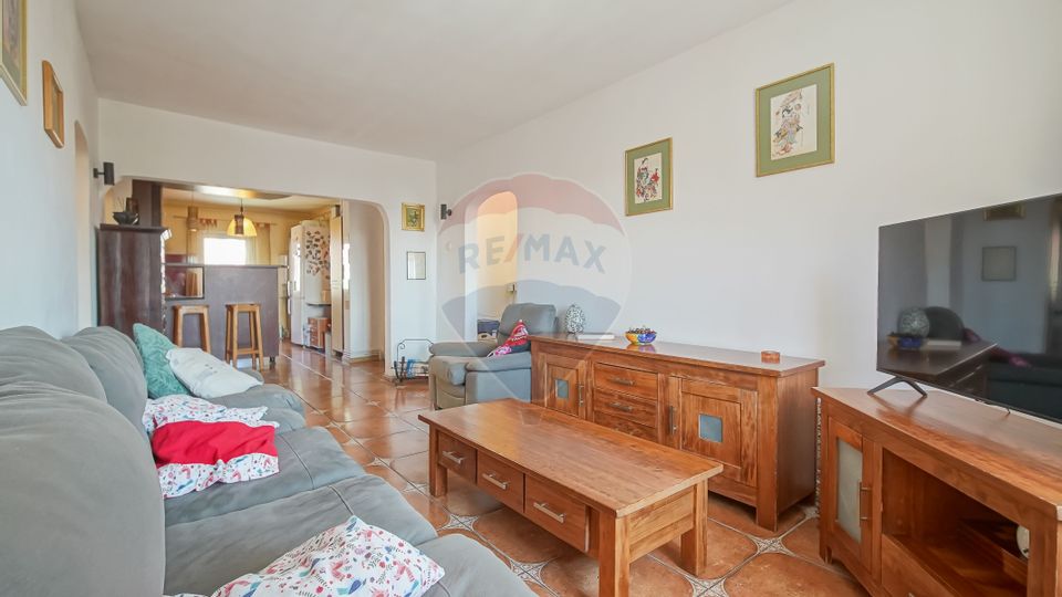 De vanzare 4 camere Racadau-zona Parcul Trandafirilor