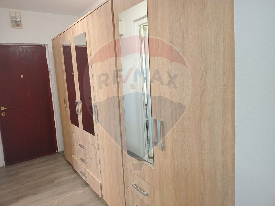 Apartament de vanzare  2 camere în zona Micalaca Mioritei