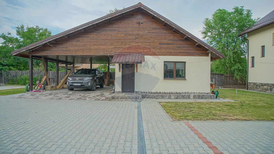 VÂNDUTĂ - Casă / Vilă cu 6 camere de vânzare în Cristian
