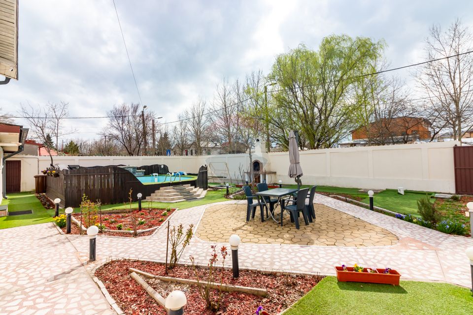 Casa de vanzare cu teren generos 504mp si piscina - Bucuresti