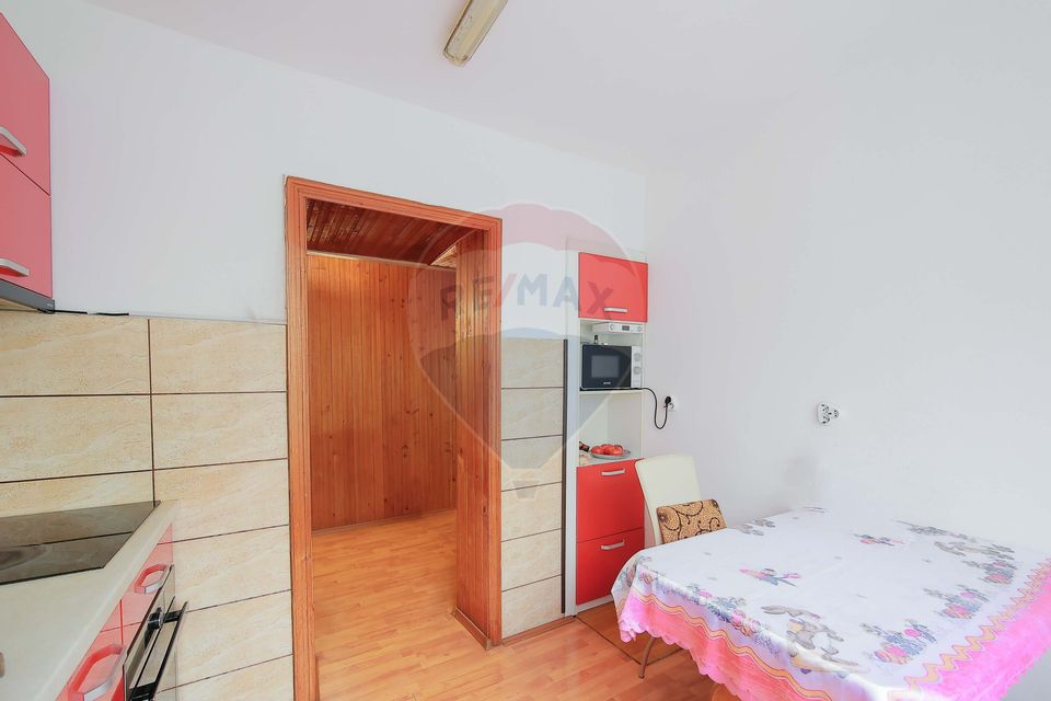 Apartament cu 3 camere de vânzare în zona Nufarul