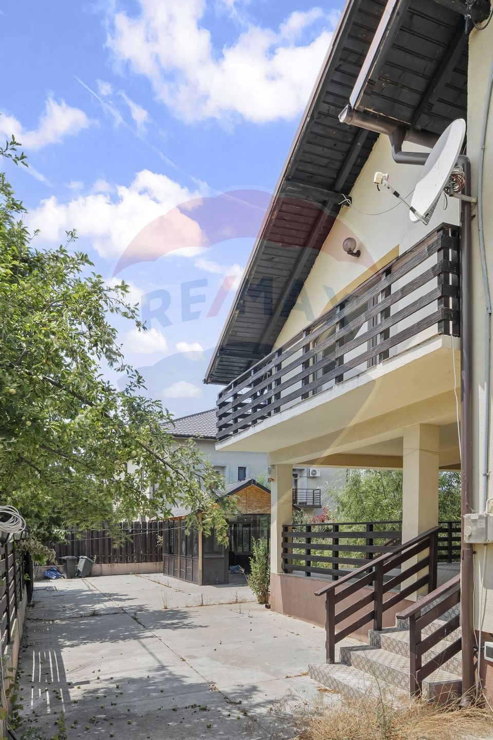 Spacious 6-room detached house with garden of 572 sqm in Gulia