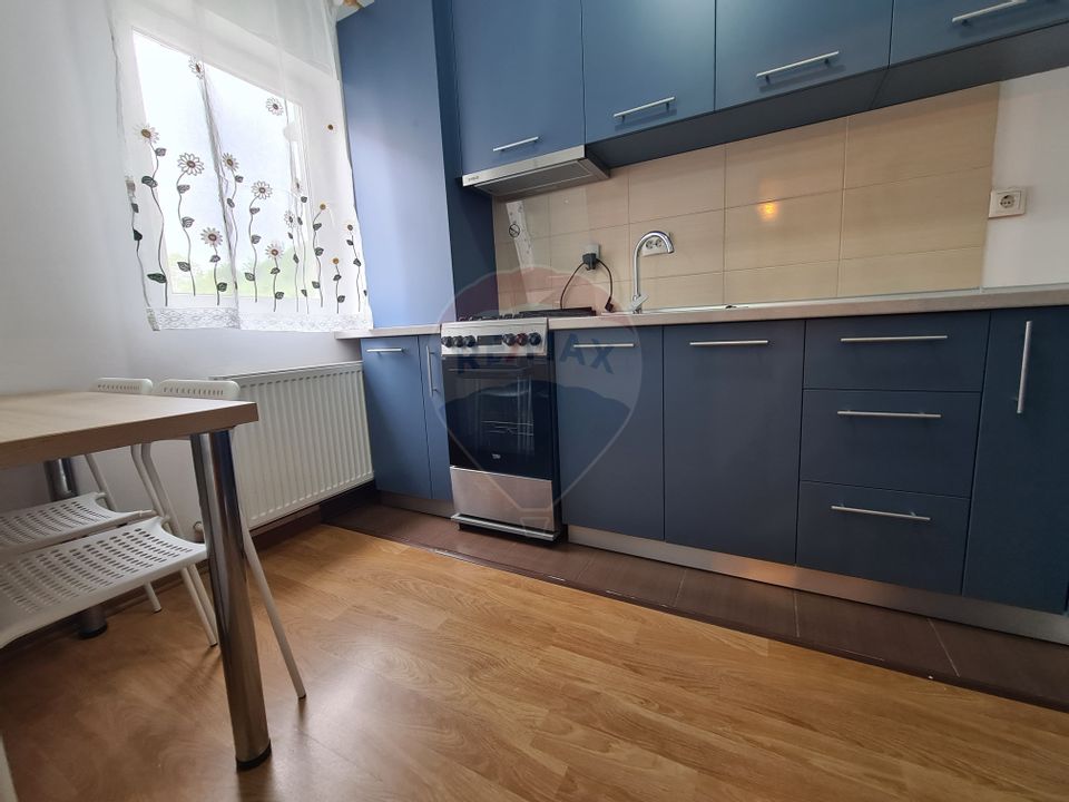 Apartament cu o cameră pe strada Stejarului, cu loc de parcare