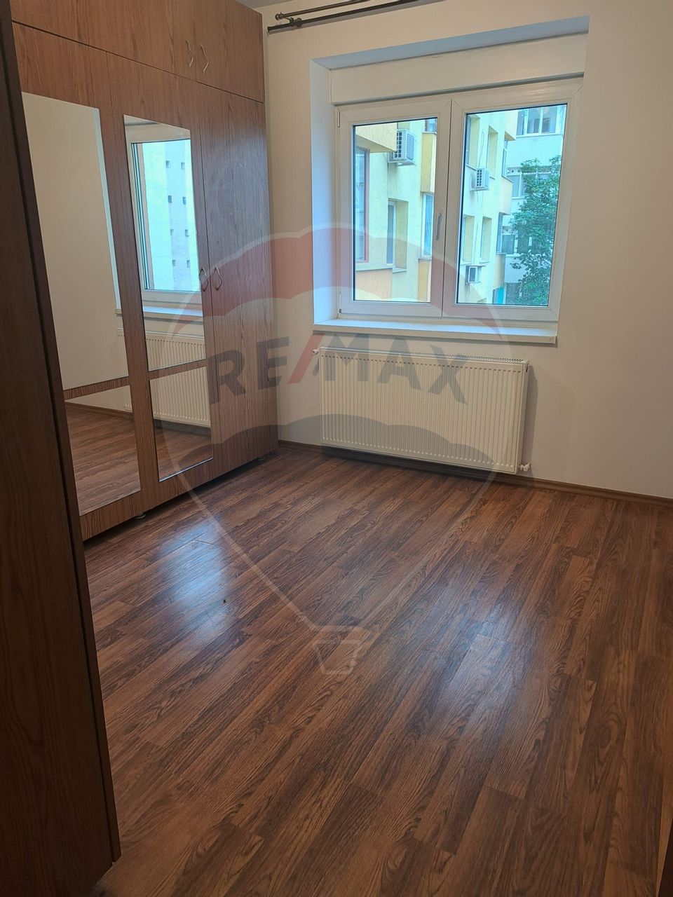 Inchiriere apartament cu 3 camere Tei semimobilat imobil 1983