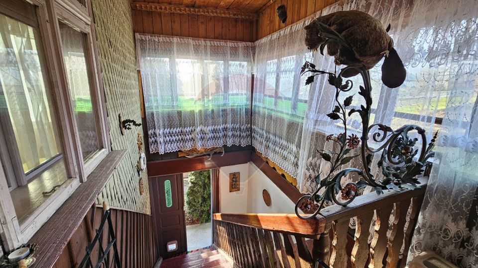 Casă / Vilă cu 3 camere de vânzare-Cacica-Suceava