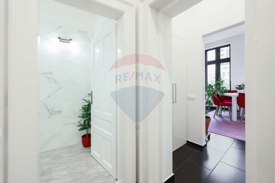 3-room apartment for sale, on the bank of Crișului