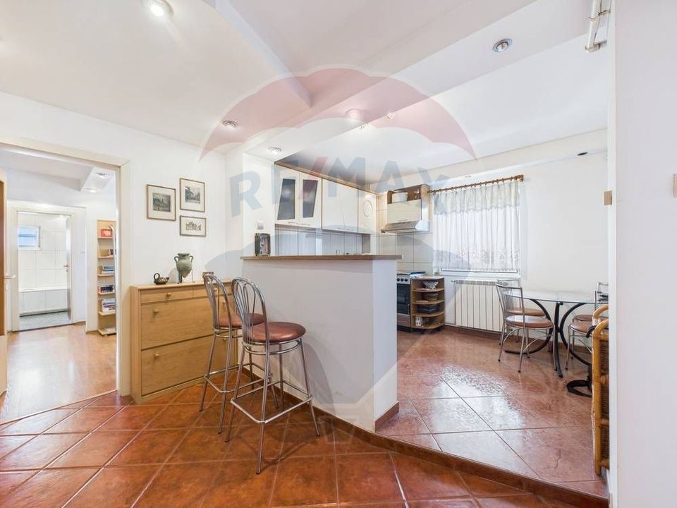 De vanzare Apartament cu 3 camere mobilat utilat în zona Baneasa