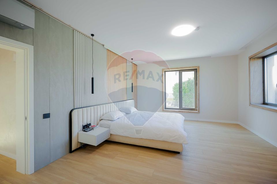 De vânzare Vilă cu 8 camere în Sânmartin, 290 mp util, teren 1100 mp