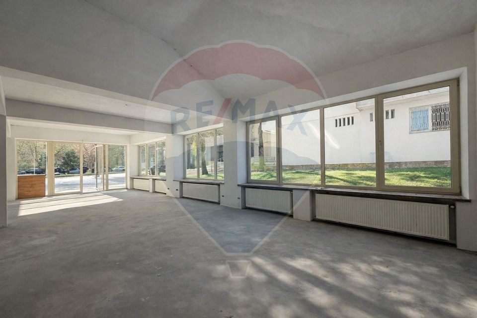 428.09sq.m Commercial Space for rent, Central area