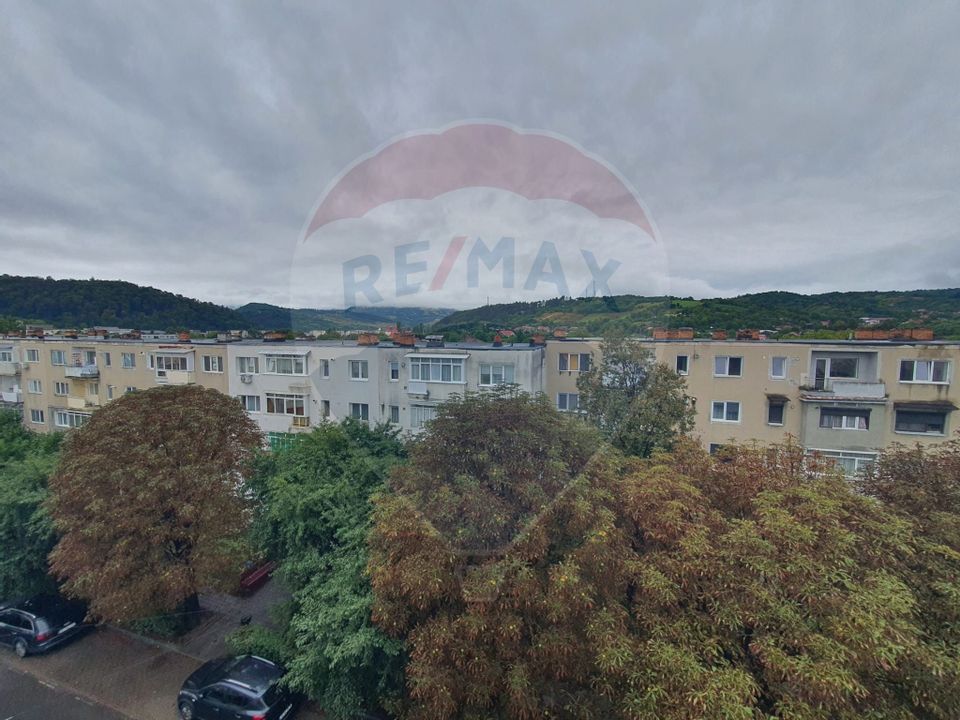 Apartament cu 2 camere de vanzare - Comanesti