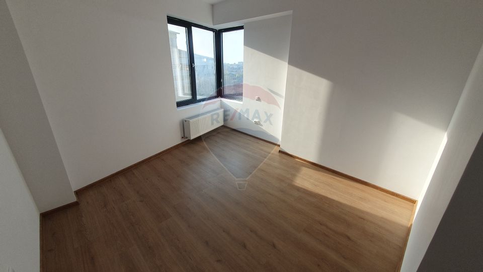 Apartament cu 3 camere, Complex Victoria 100 mp