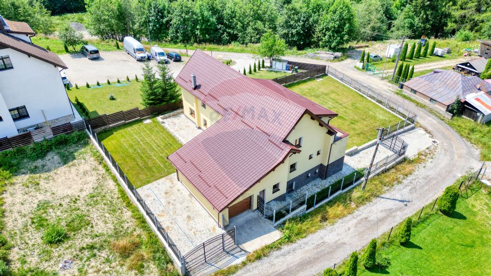 Casă / Vilă cu 6 camere de vânzare în Predeal