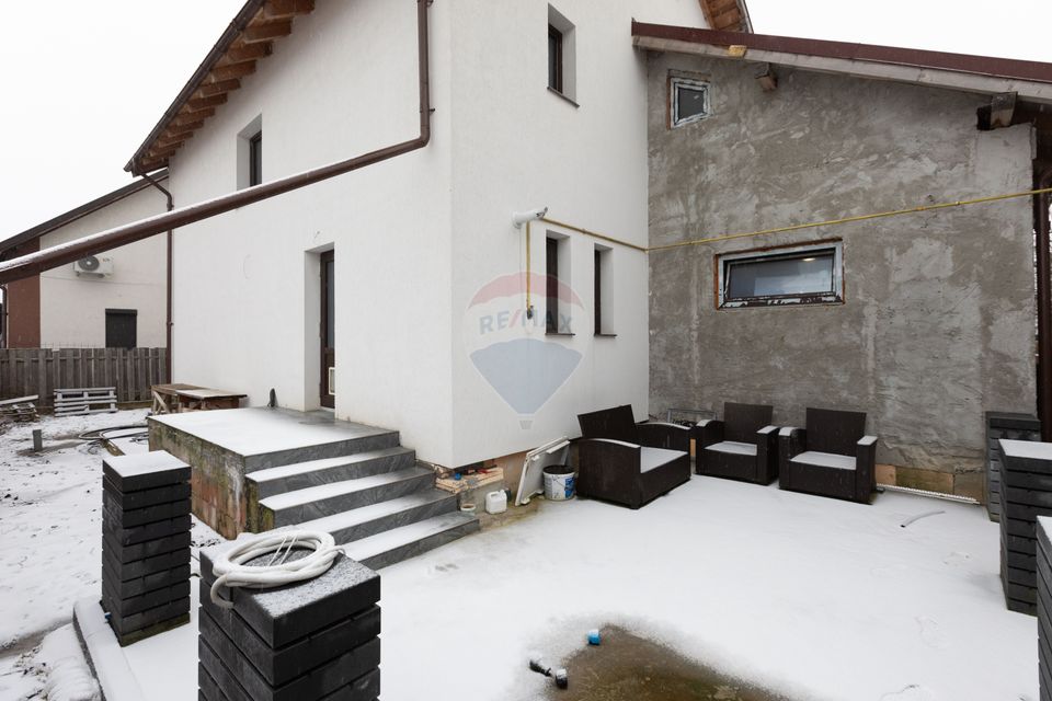 Casă / Vilă cu 4 camere de vânzare în Cartier - Gheraiesti