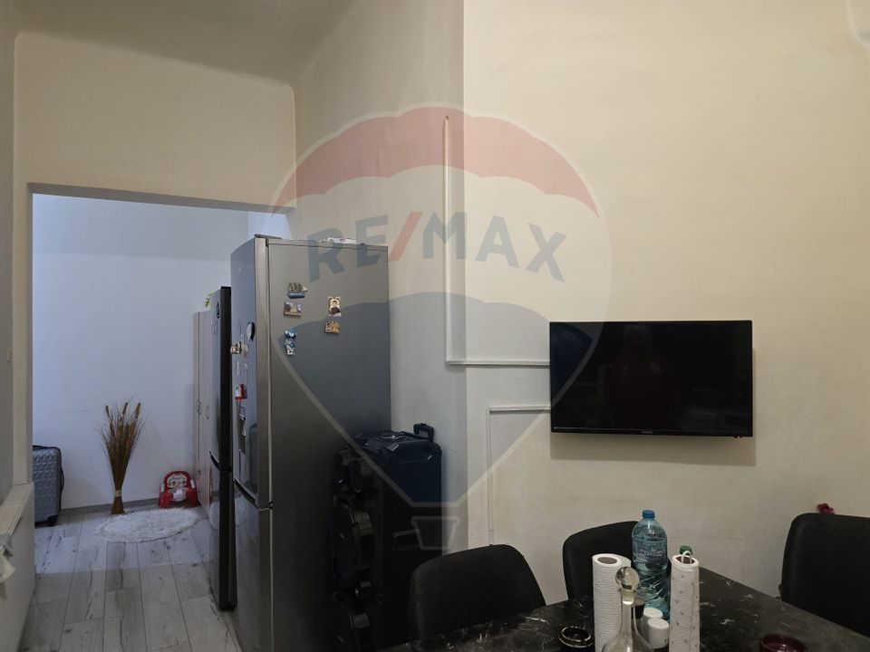 Apartament cu 3 camere de vânzare în zona Central