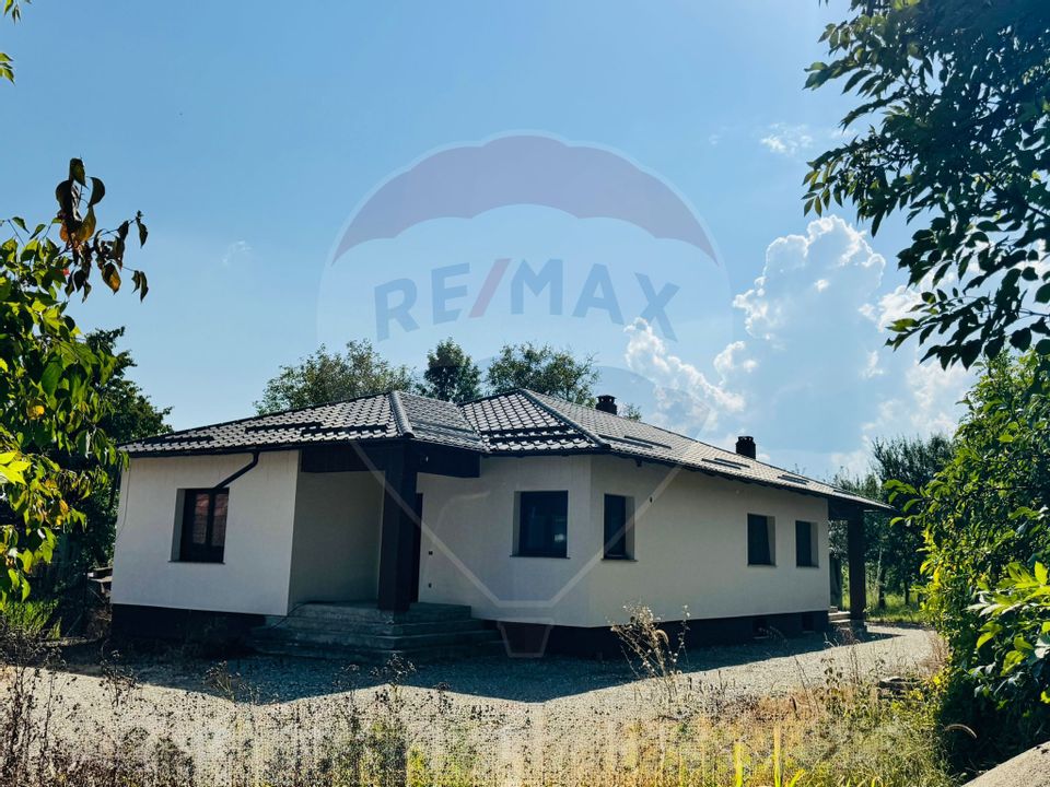 Casă / Vilă cu 4 camere de vânzare