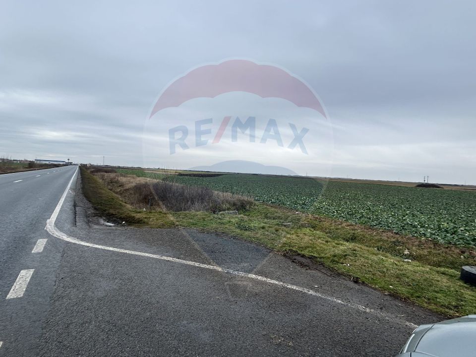 Teren intravilan 80500mp. aproape de nodul rutier de pe DX Oradea-Arad