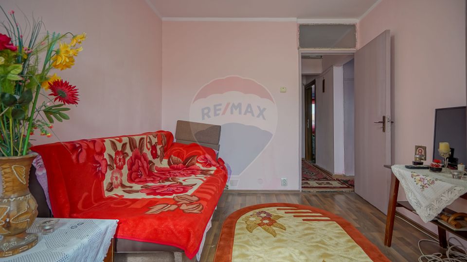 Apartament cu 3 camere de vânzare în zona Bartolomeu