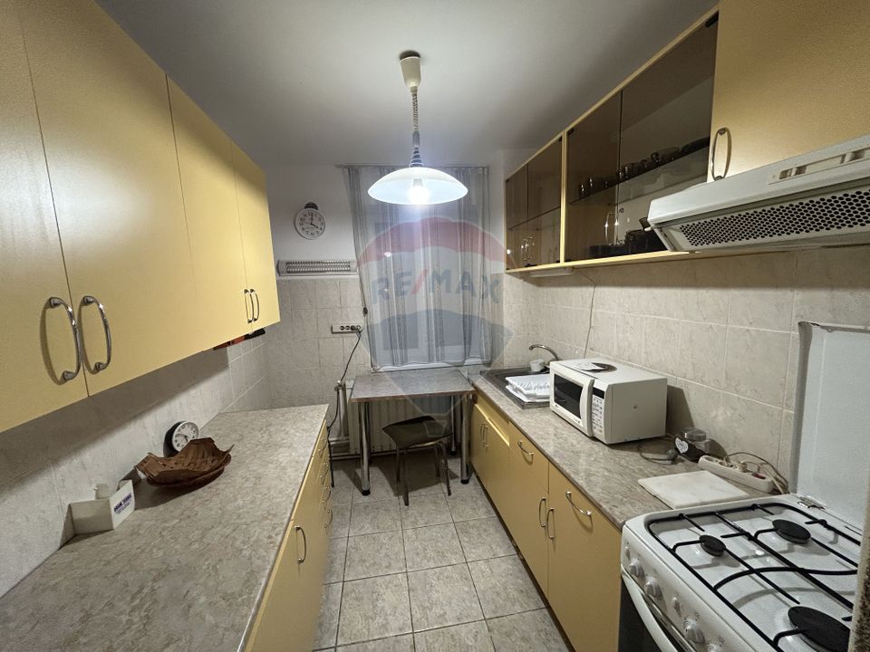 Apartament et. 1 cu 3 camere de închiriat str. V. Babes zona TBC