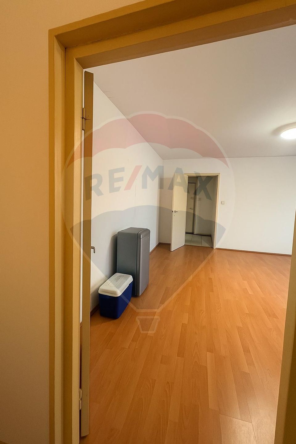 Apartament cu 2 camere de vânzare în zona Rovine