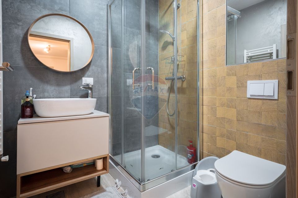 Apartament cu 2 camere,  2 băi și parcare subterană în Tractorul