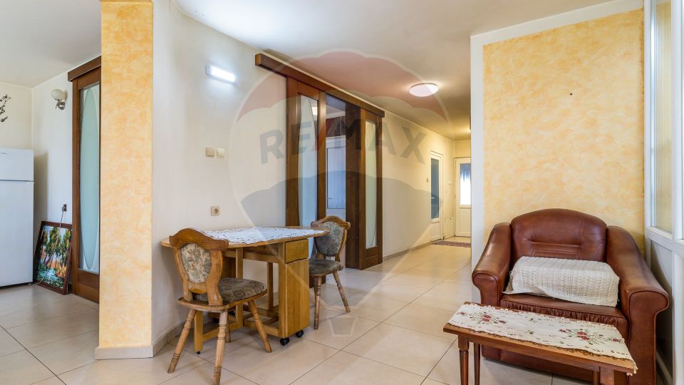 Casa cu 6 camere de vanzare, zona Centrala, Huedin