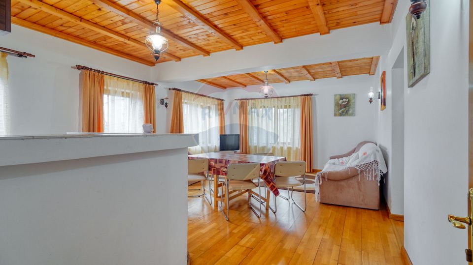 Vilă de vânzare în Predeal – vedere panoramică către pârtia de schi