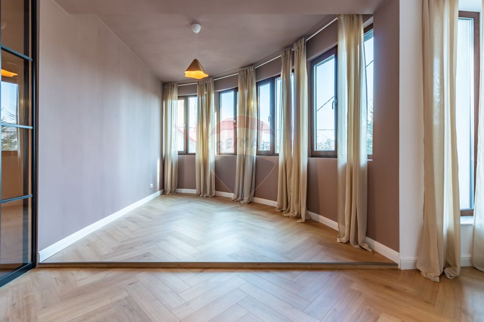 Casă individuala în Aviatiei, adiacent Bulevardul Aerogarii, 4xparcare