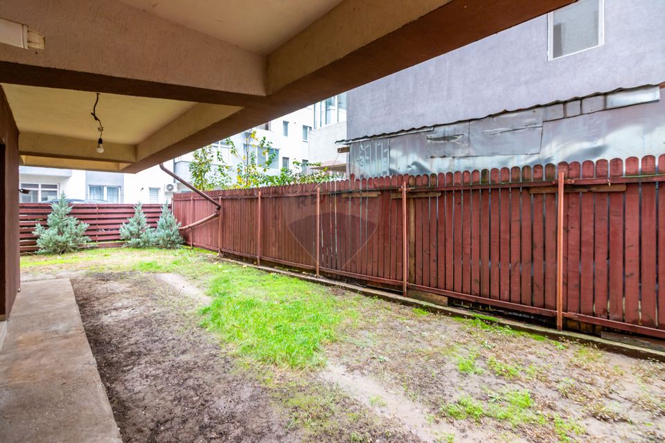 Apartament cu 4 camere si gradina proprie de vanzare/ str.  Amurgului