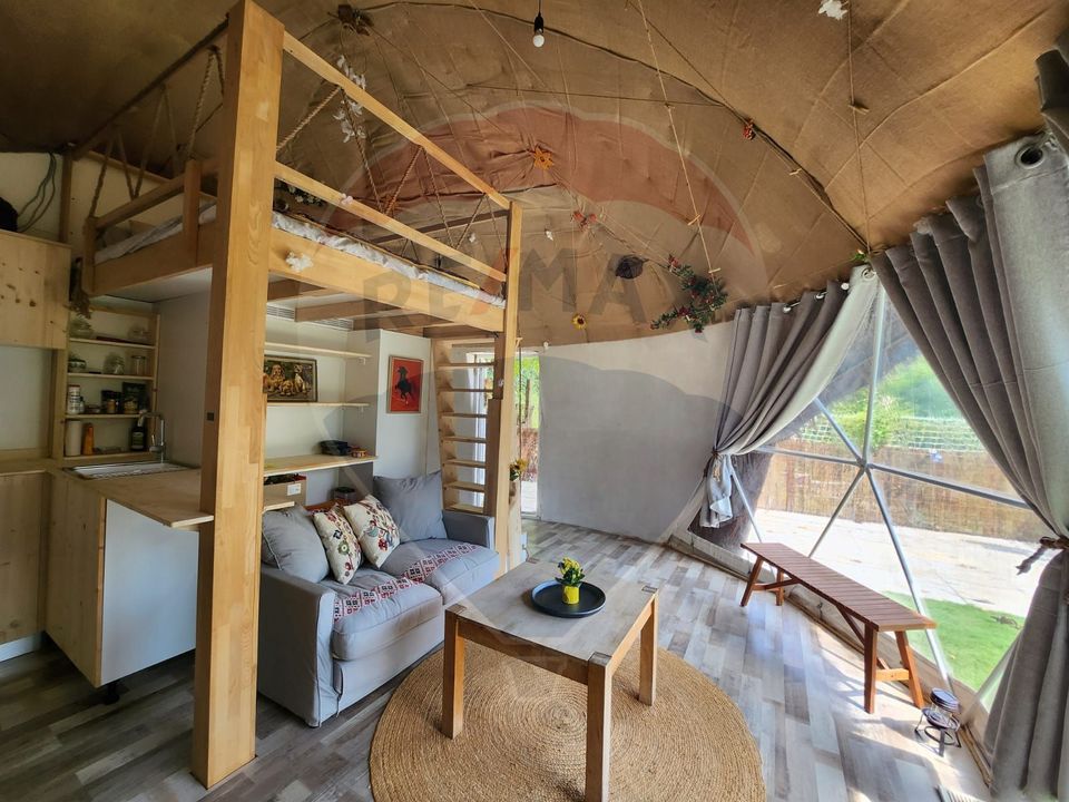 LOCATIE DEOSEBITA - Miron Costin