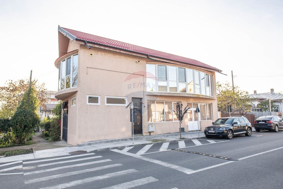 Casa cu 4 camere de vanzare, 157 mp utili,  Calarasi