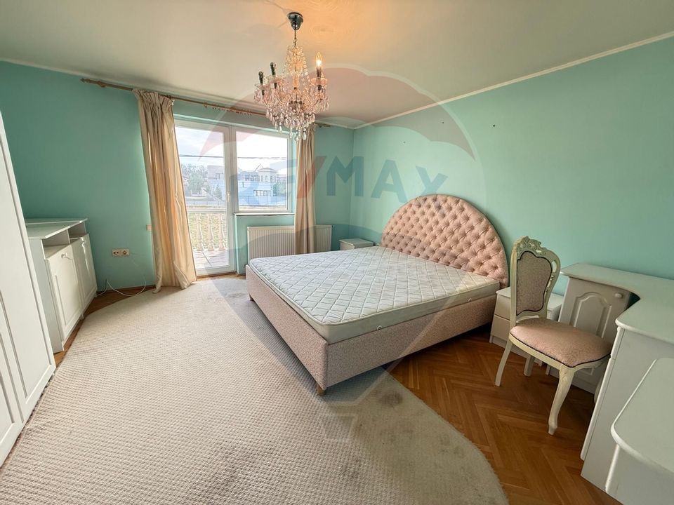 8 room House / Villa for sale