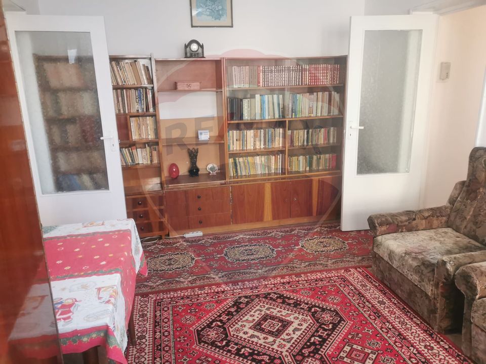 Apartament cu 2 camere de închiriat în zona Central