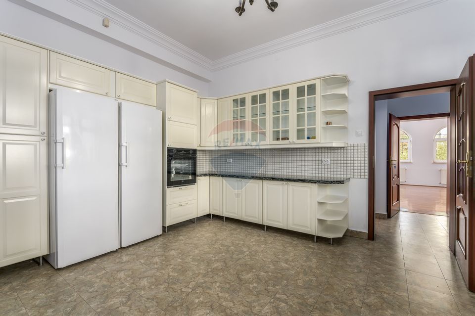 18 room House / Villa for rent, Central area