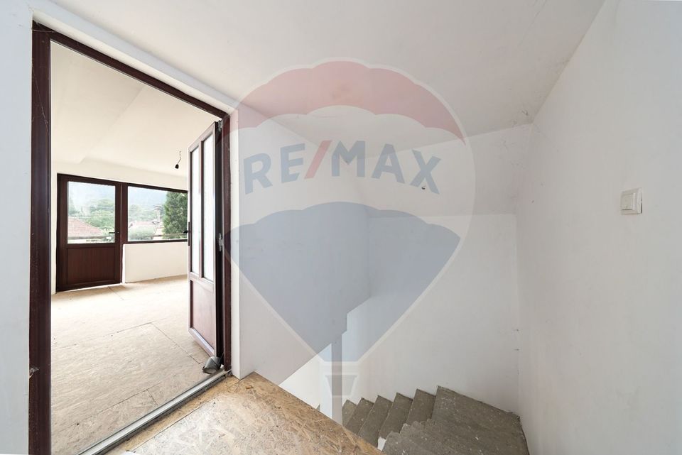 Vilă cu 3 camere de vânzare în Sacele