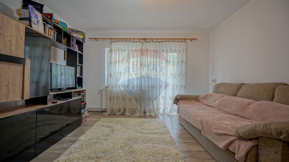 Apartament două camere decomandat la intrare în Răcădău!