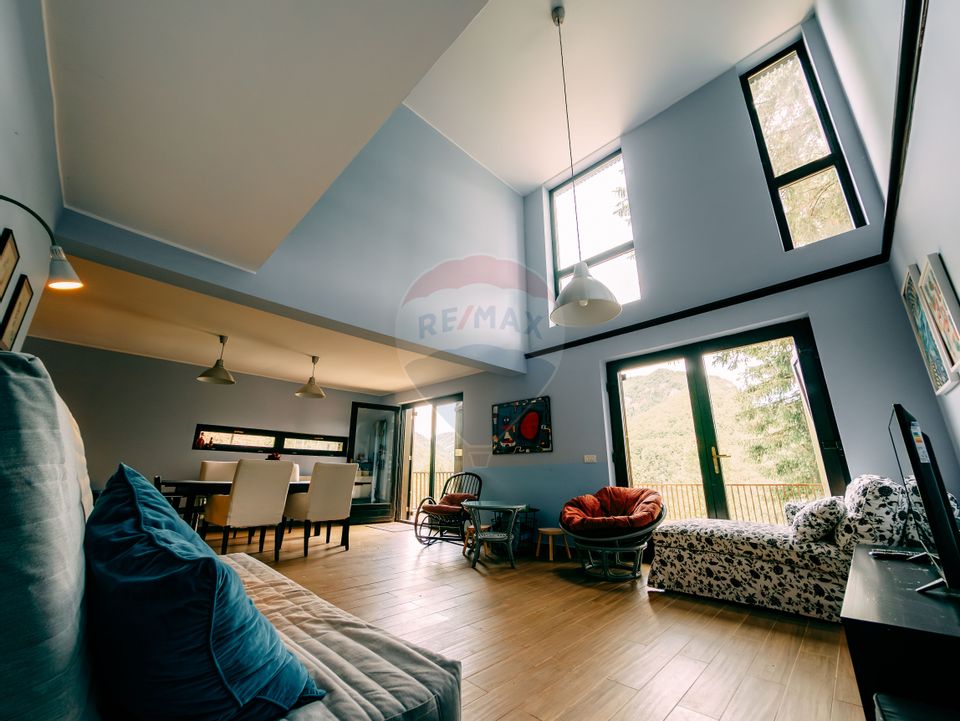 Vanzare casa de vacanta cu ponton privat la lac Tarnita