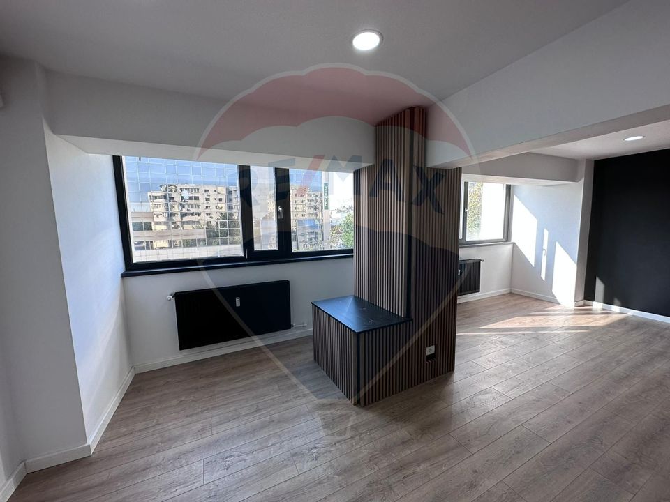 Apartament cu 3 camere de vânzare în zona P-ta Victoriei