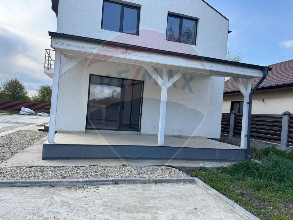 House / Villa with 4 rooms Domnesti