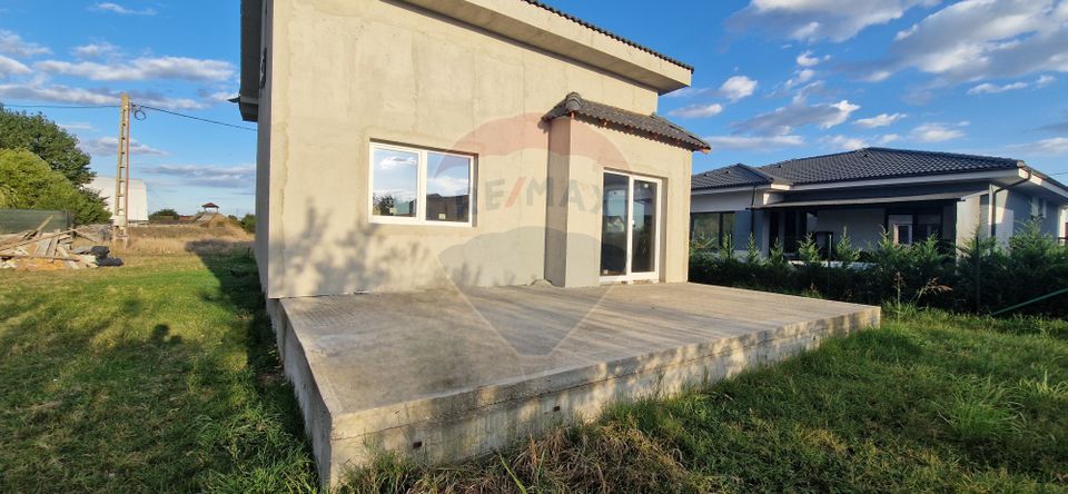 4 room House / Villa for sale