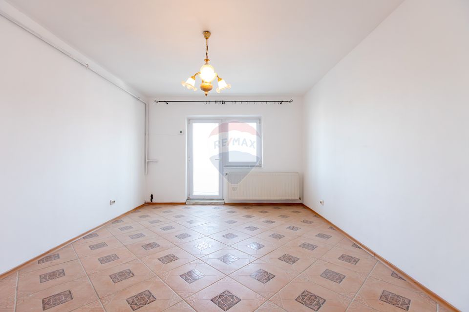 Apartament cu 3 camere de vânzare