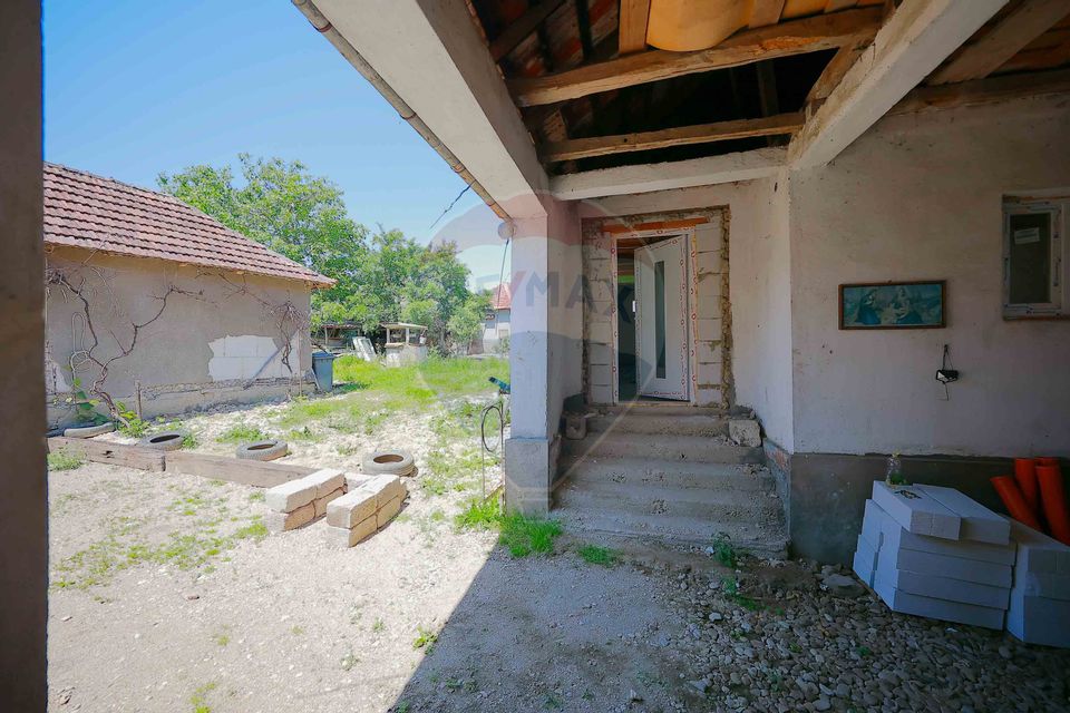 Casă  cu 3 camere și teren 4,342 mp de vânzare în Valea Mare de Codru