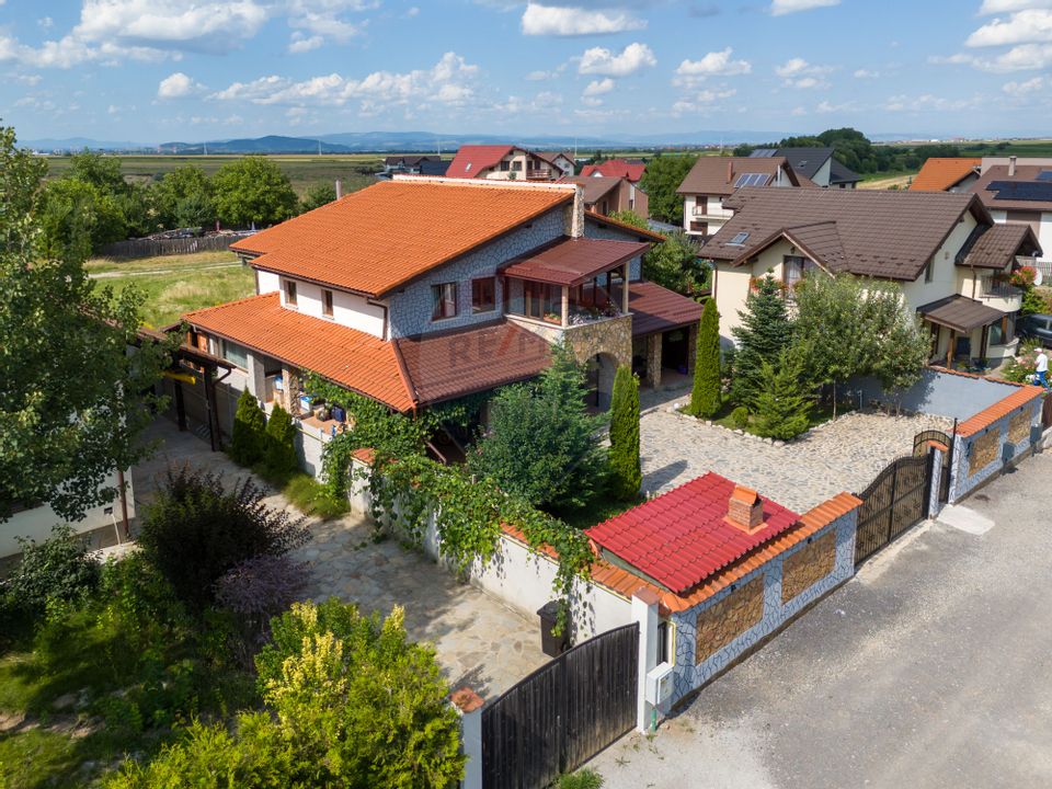 Conac, proprietate unica, in mijlocul naturii, Sacele!