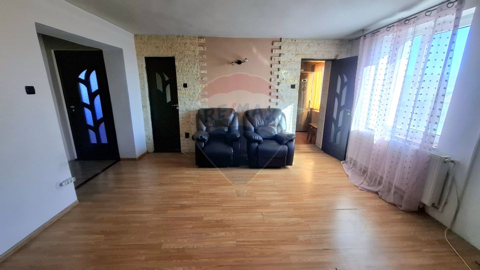 4 room Apartment for sale