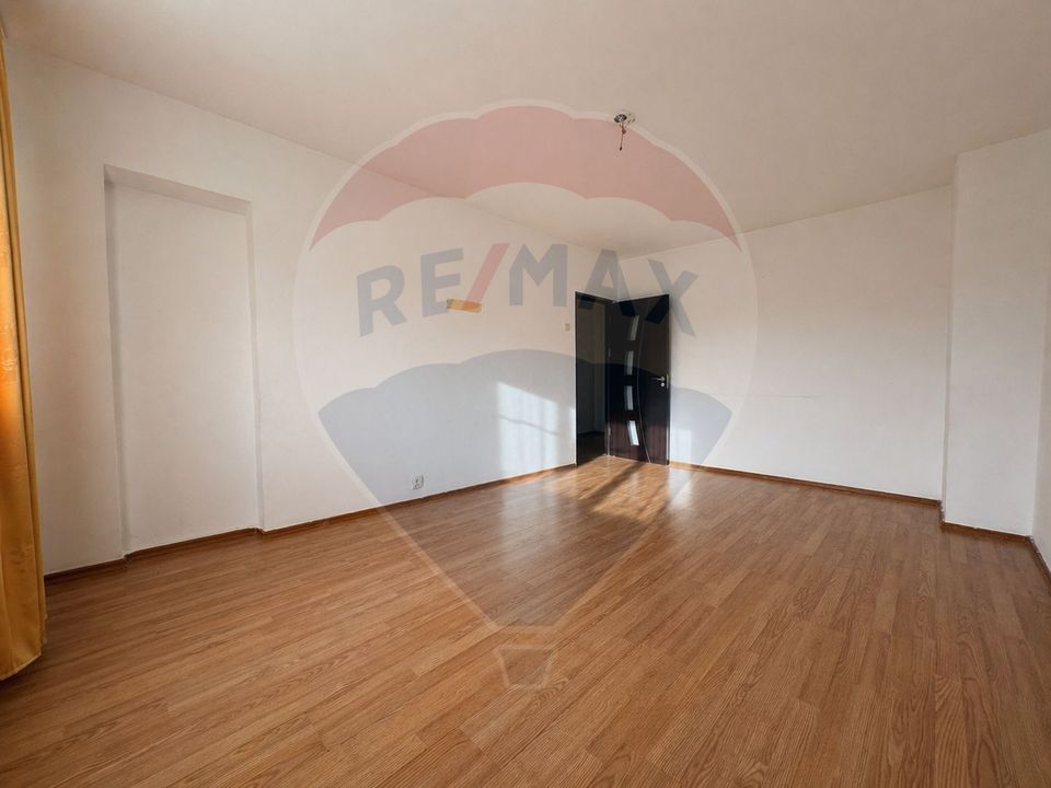 Apartament de vânzare 2 camere central cu vedere la mare